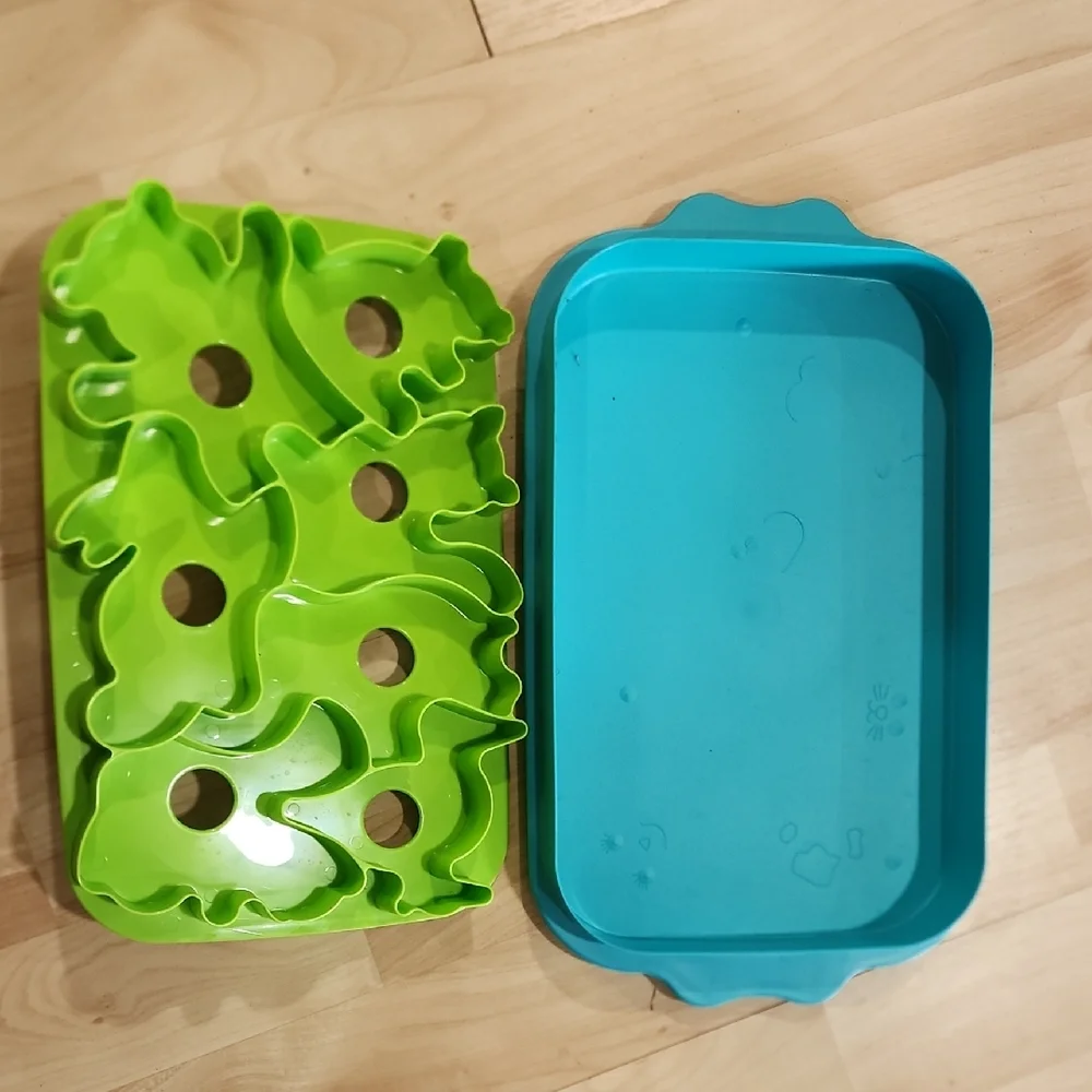 Tupperware Green and Blue Baking Tray